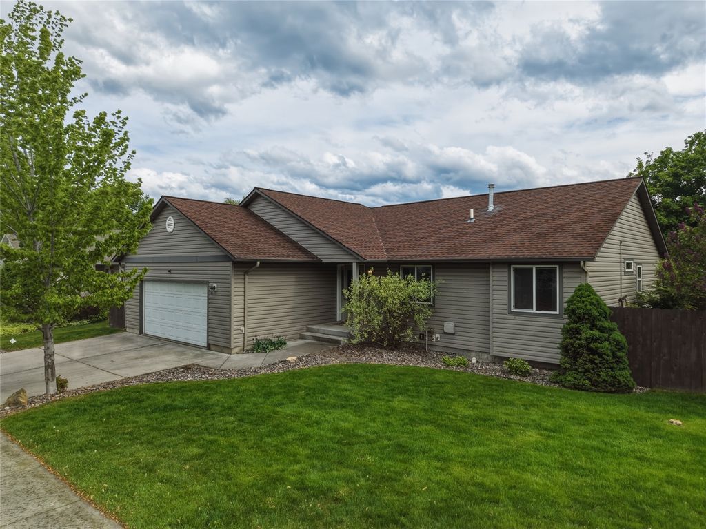 Photo of 2117 Inverness Place, Missoula, MT 59801 (MLS # 30071269)