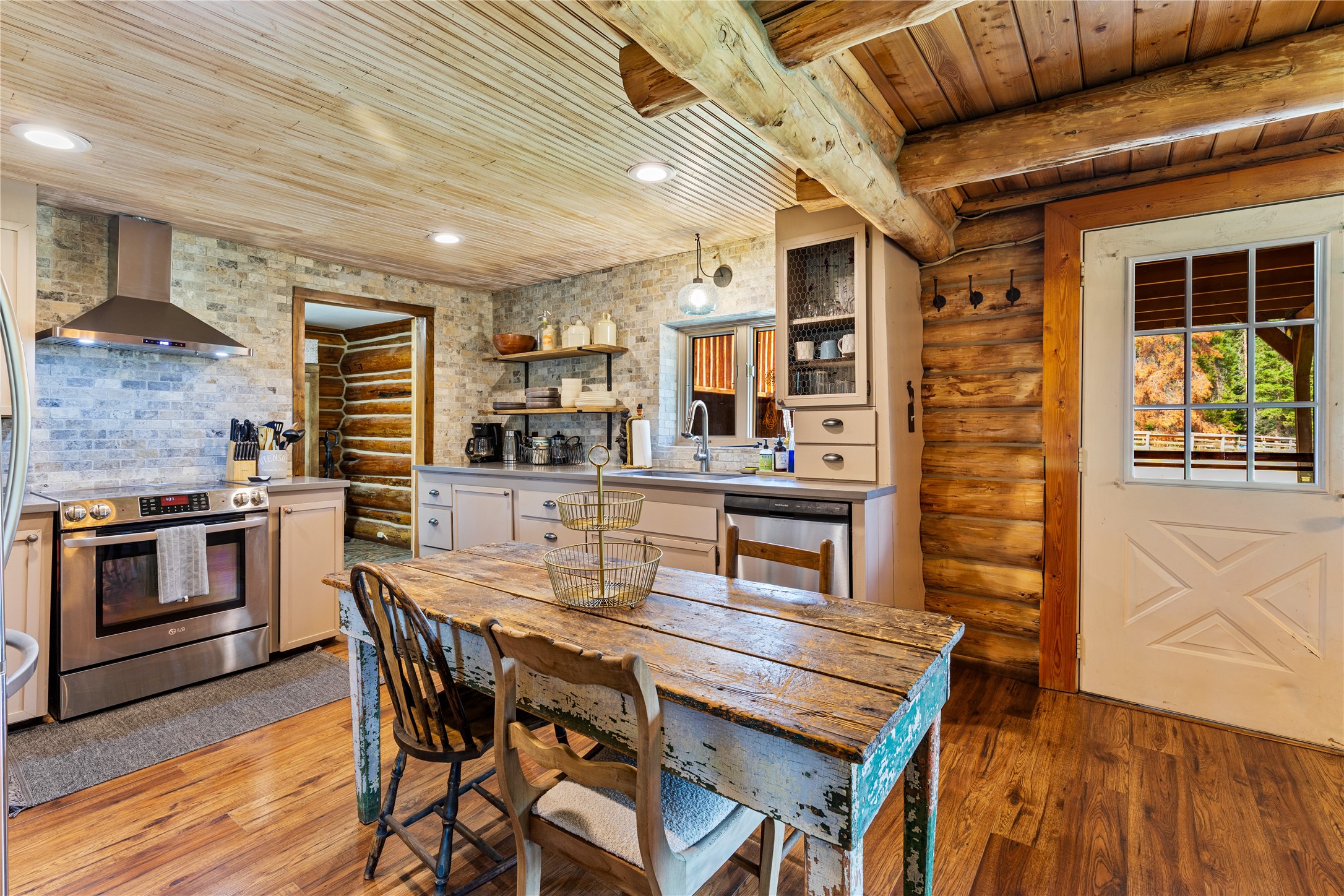 Condon, Montana 59826, United States, 3 Bedrooms Bedrooms, ,1 BathroomBathrooms,Residential,Active,47799