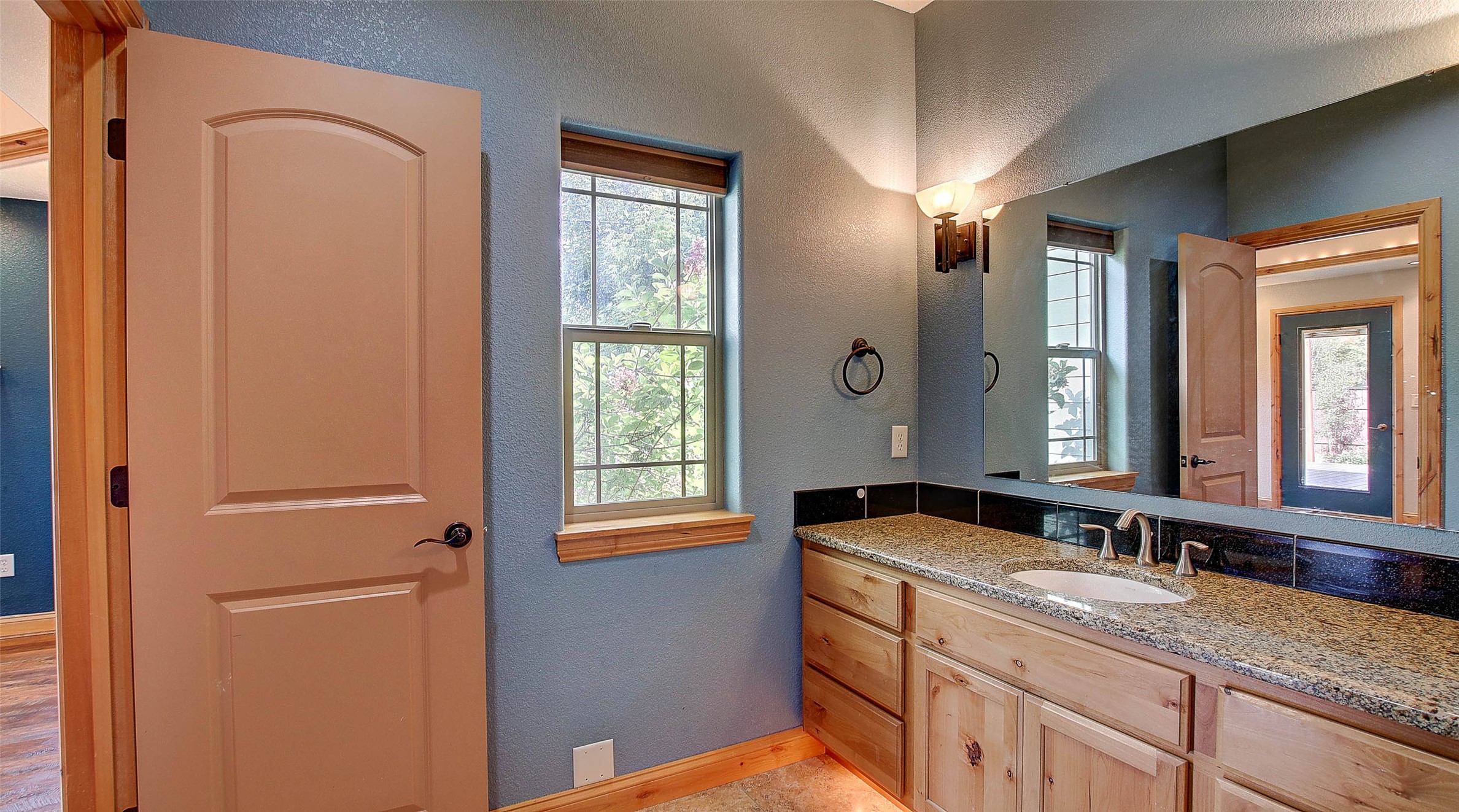 Lolo, Montana 59847, United States, 3 Bedrooms Bedrooms, ,2 BathroomsBathrooms,Residential,Pending,148692