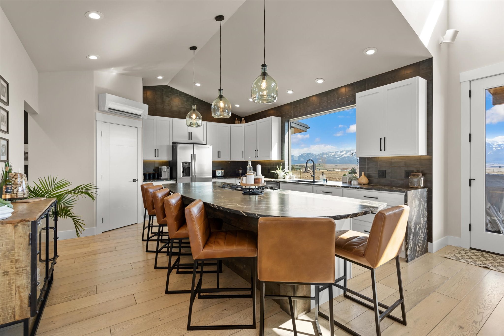 38140 Valley Hills Lane