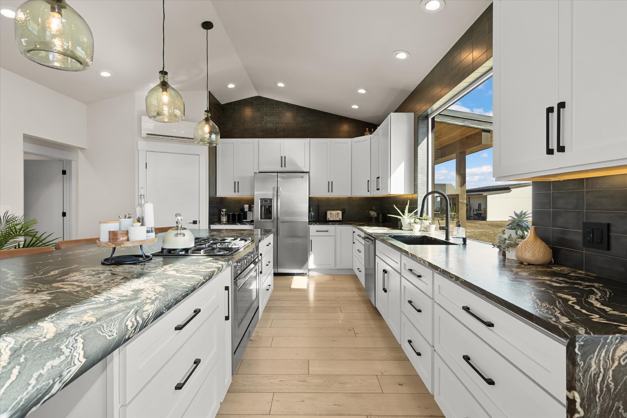 38140 Valley Hills Lane