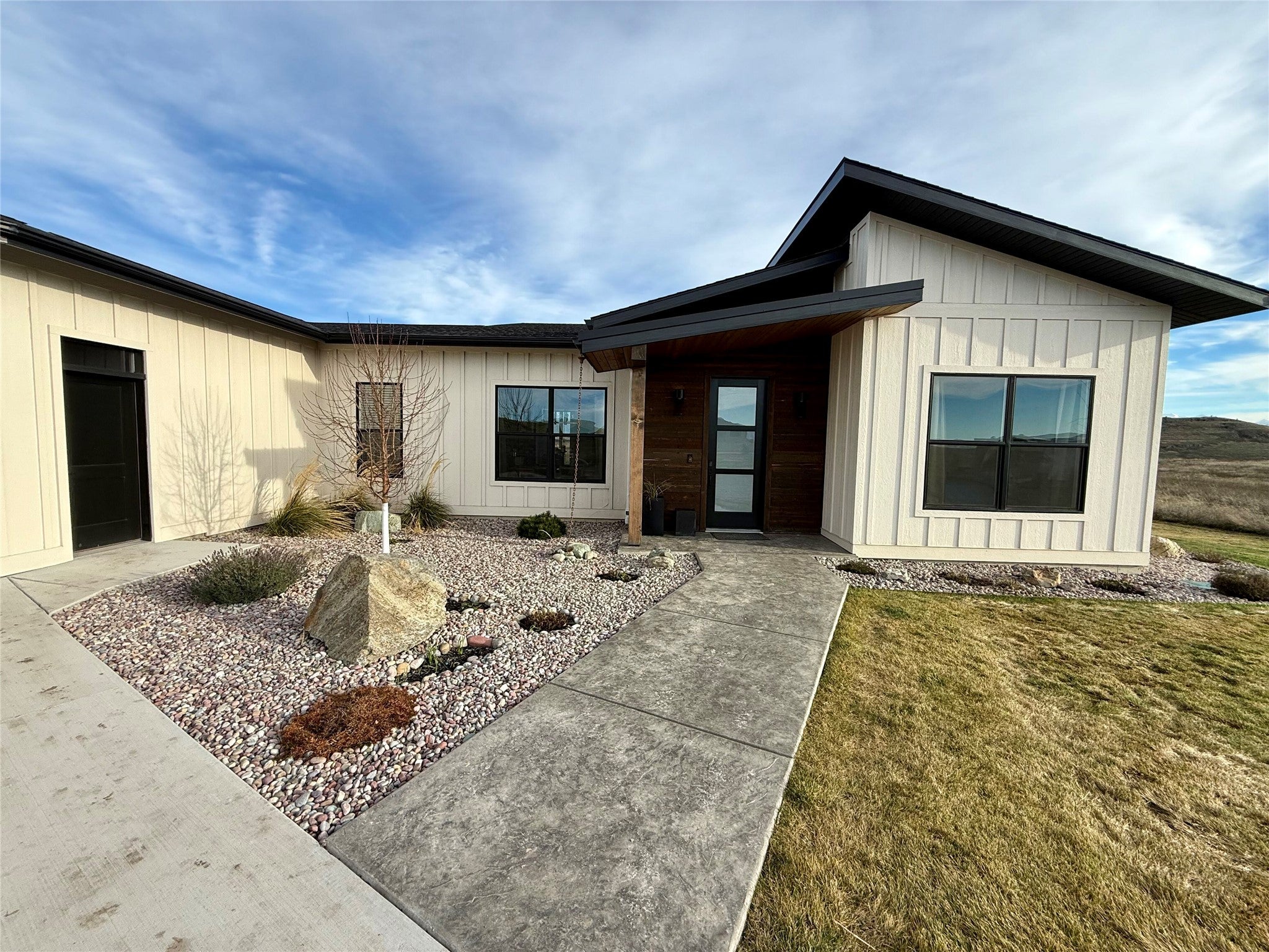 38140 Valley Hills Lane