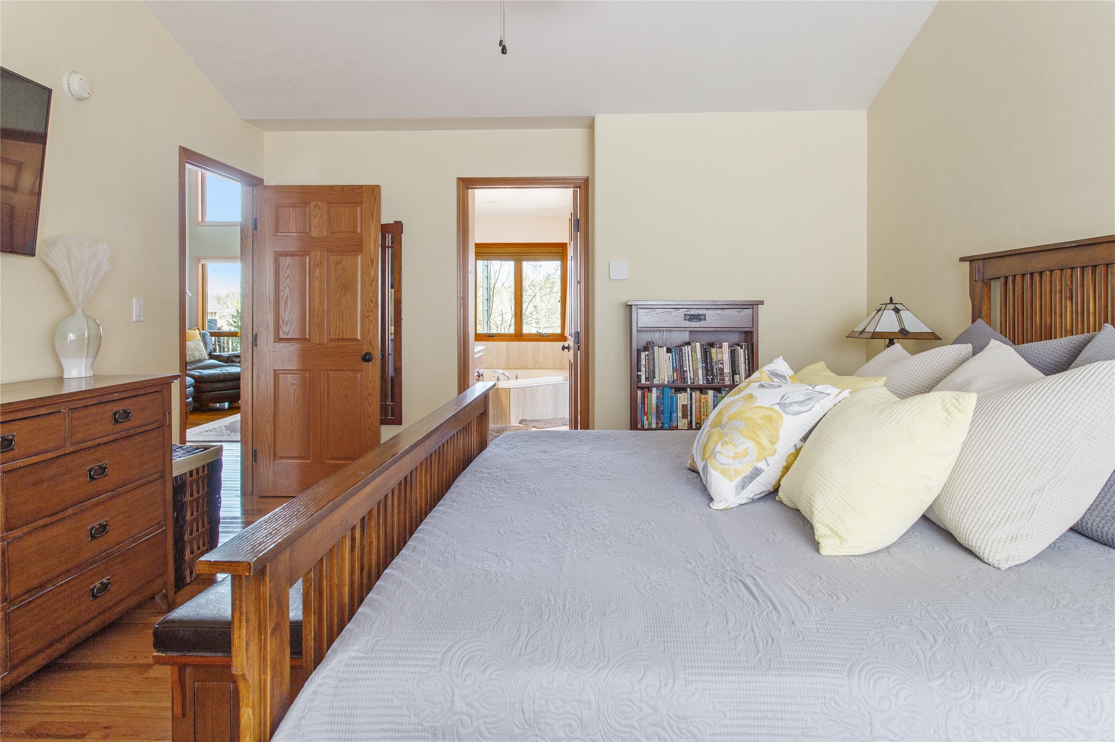 Butte, Montana 59701, United States, 5 Bedrooms Bedrooms, ,4 BathroomsBathrooms,Residential,Pending,110831