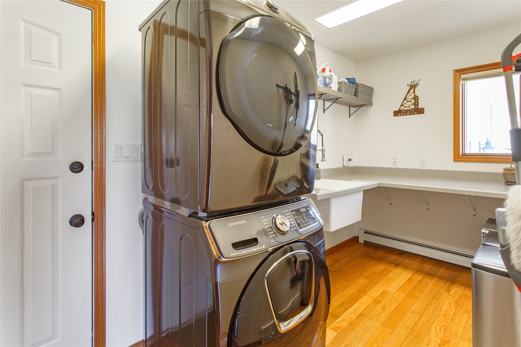 Butte, Montana 59701, United States, 5 Bedrooms Bedrooms, ,4 BathroomsBathrooms,Residential,Pending,110831