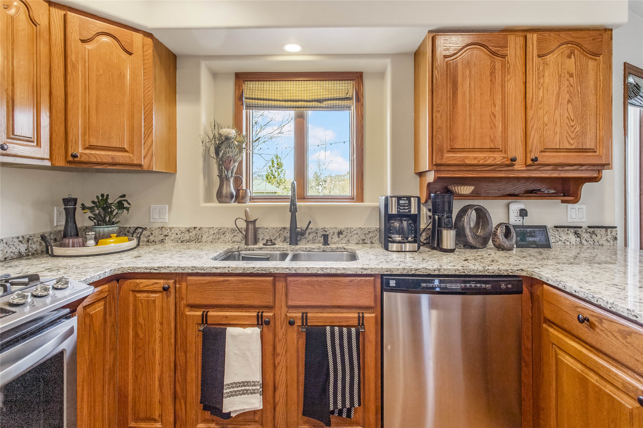 Butte, Montana 59701, United States, 5 Bedrooms Bedrooms, ,4 BathroomsBathrooms,Residential,Pending,110831