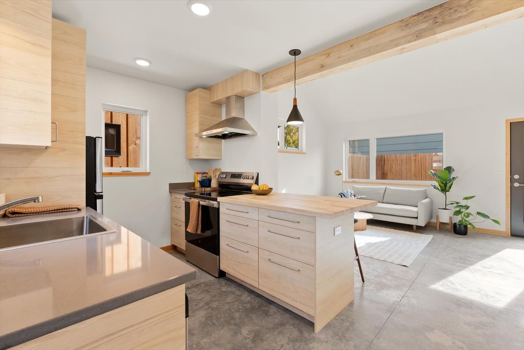 Photo of 1006 Charlo Street, Missoula, MT 59802 (MLS # 30070295)