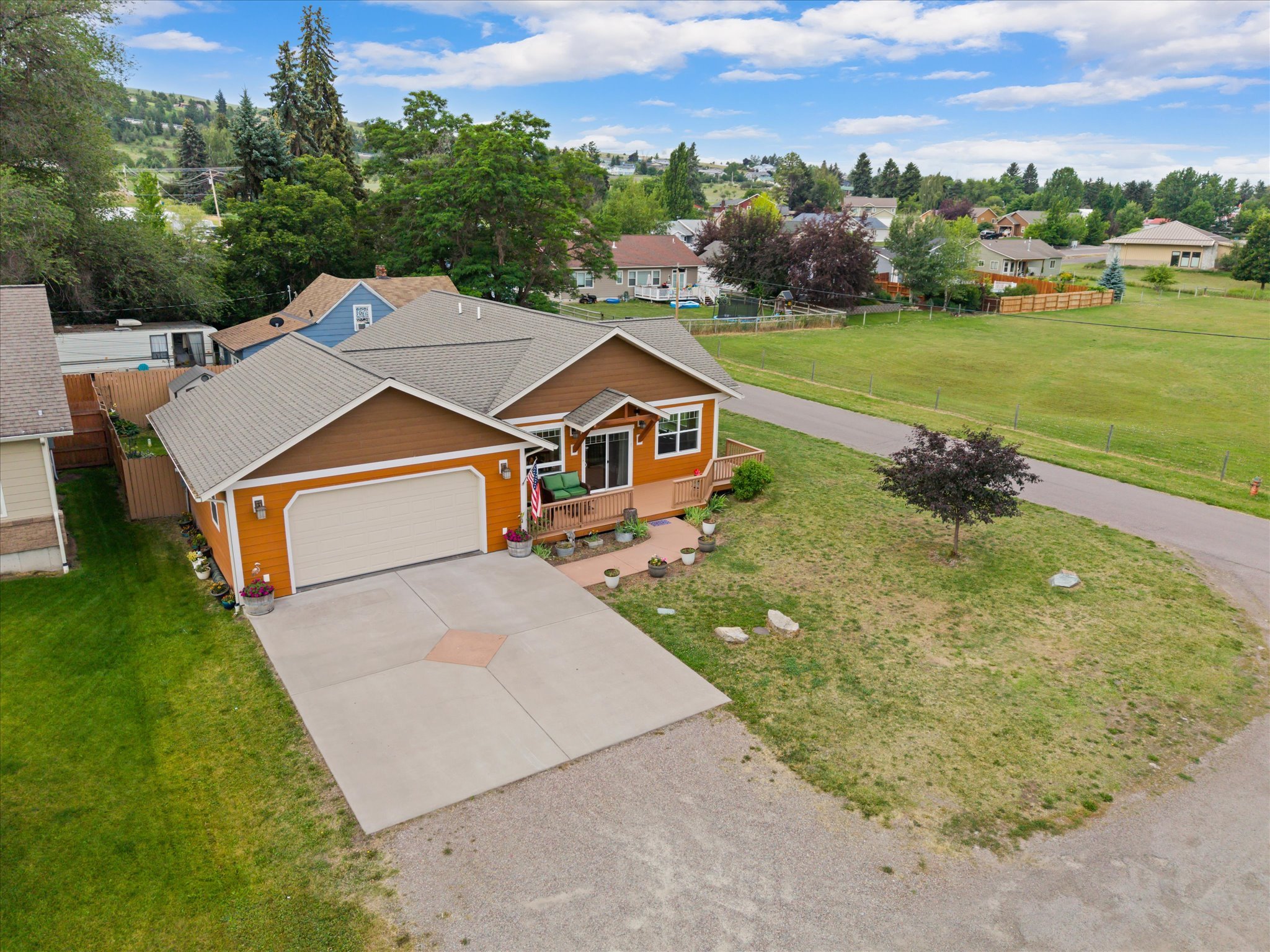 Polson, Montana 59860, United States, 3 Bedrooms Bedrooms, ,2 BathroomsBathrooms,Residential,Active,164499