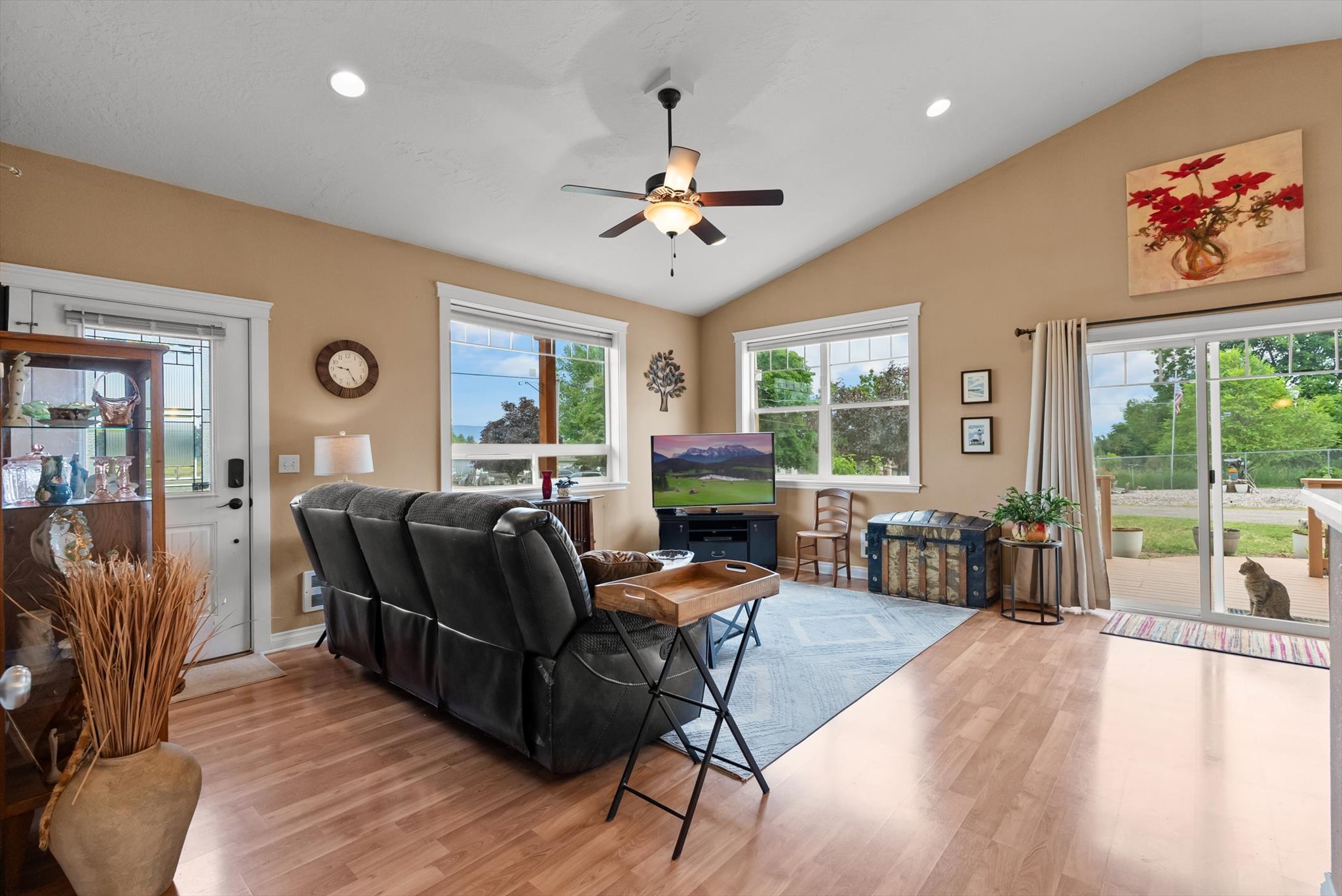 Polson, Montana 59860, United States, 3 Bedrooms Bedrooms, ,2 BathroomsBathrooms,Residential,Active,164499