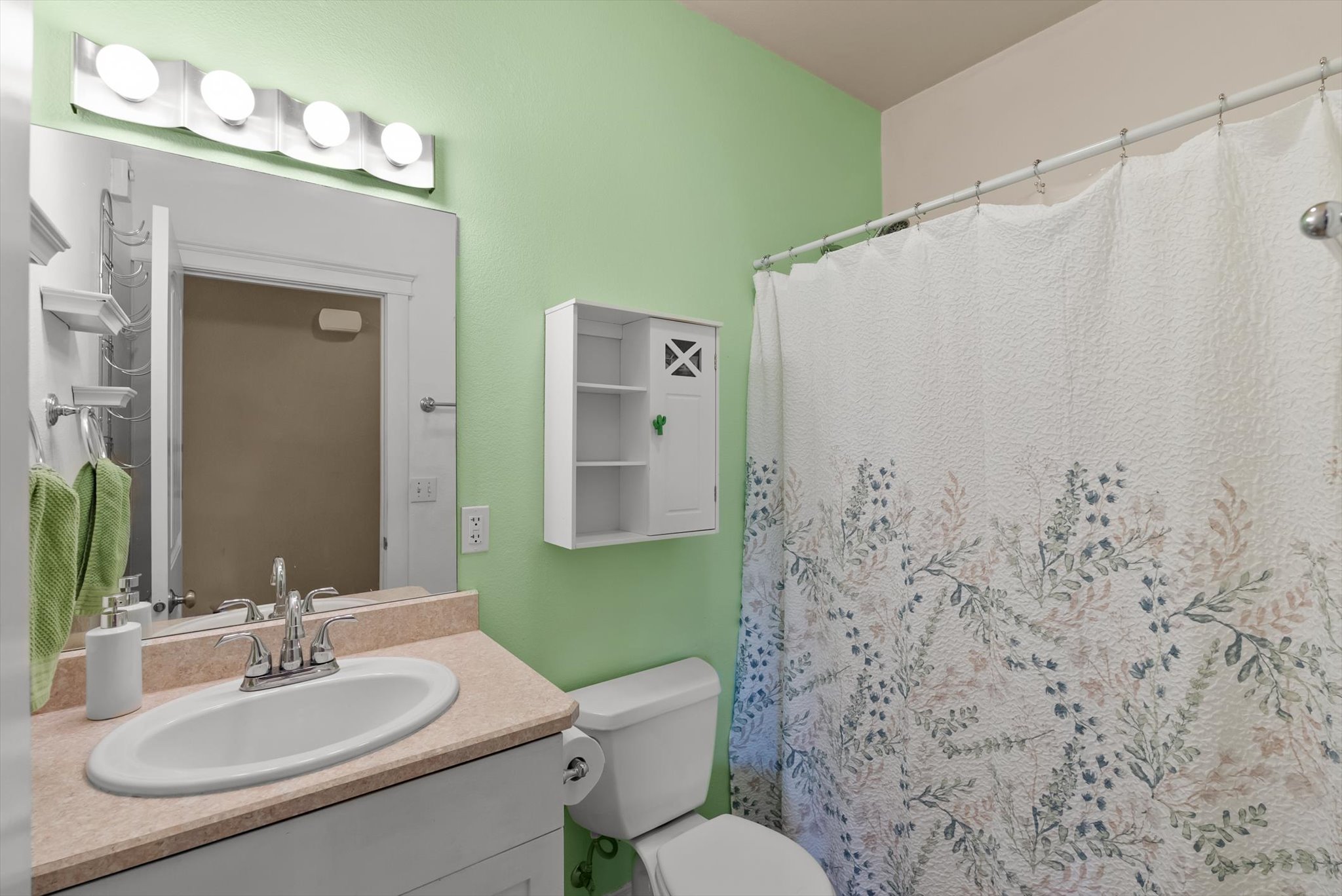 Polson, Montana 59860, United States, 3 Bedrooms Bedrooms, ,2 BathroomsBathrooms,Residential,Active,164499