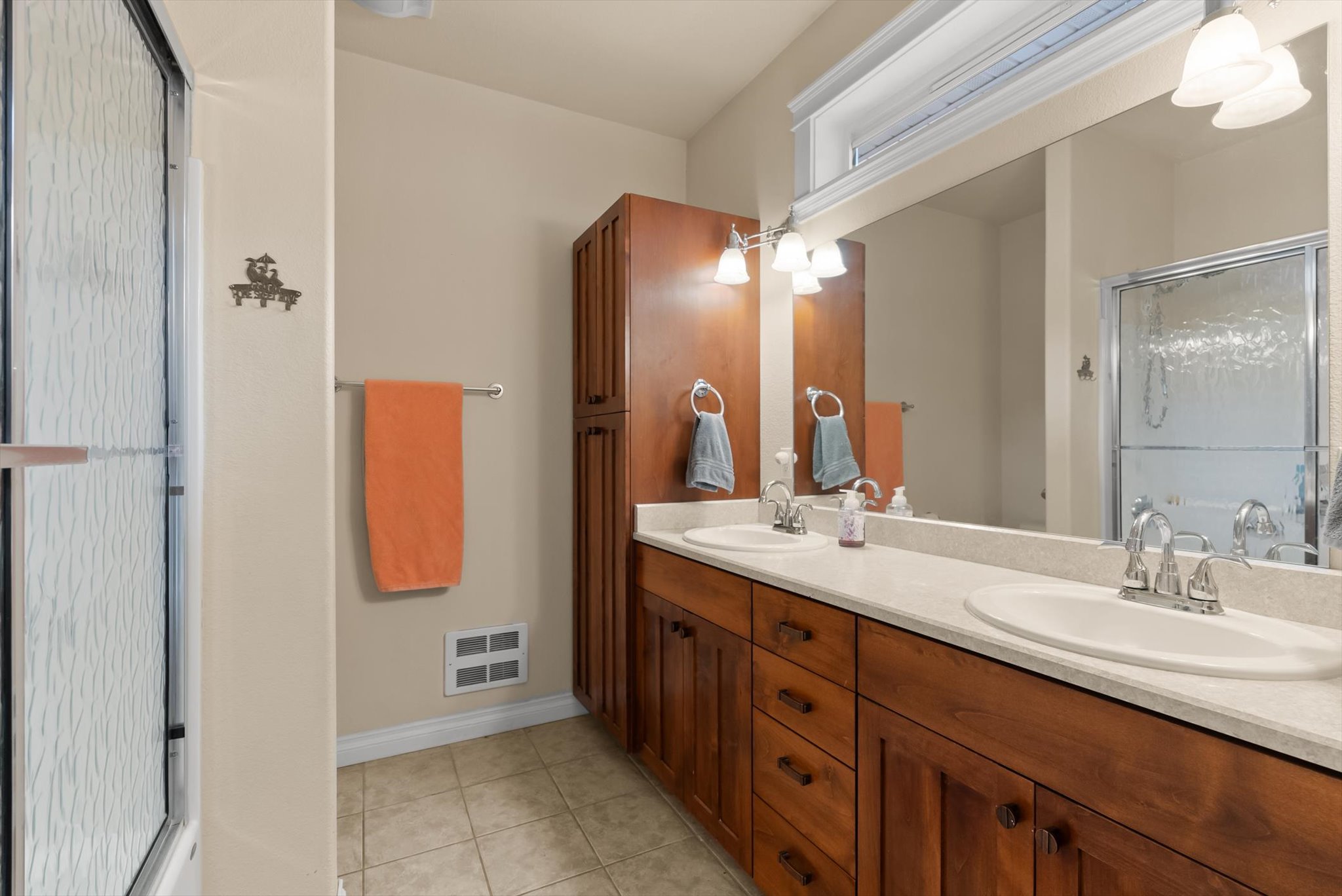 Polson, Montana 59860, United States, 3 Bedrooms Bedrooms, ,2 BathroomsBathrooms,Residential,Active,164499