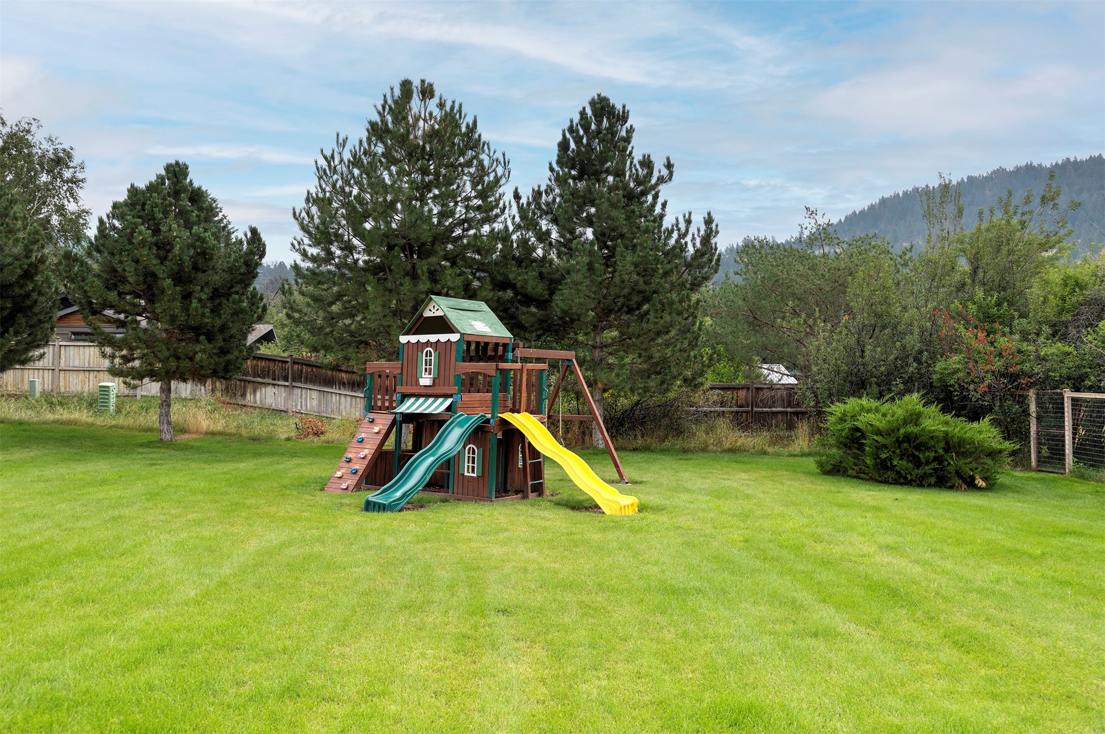 Missoula, Montana 59802, United States, 4 Bedrooms Bedrooms, ,2 BathroomsBathrooms,Residential,Pending,48313