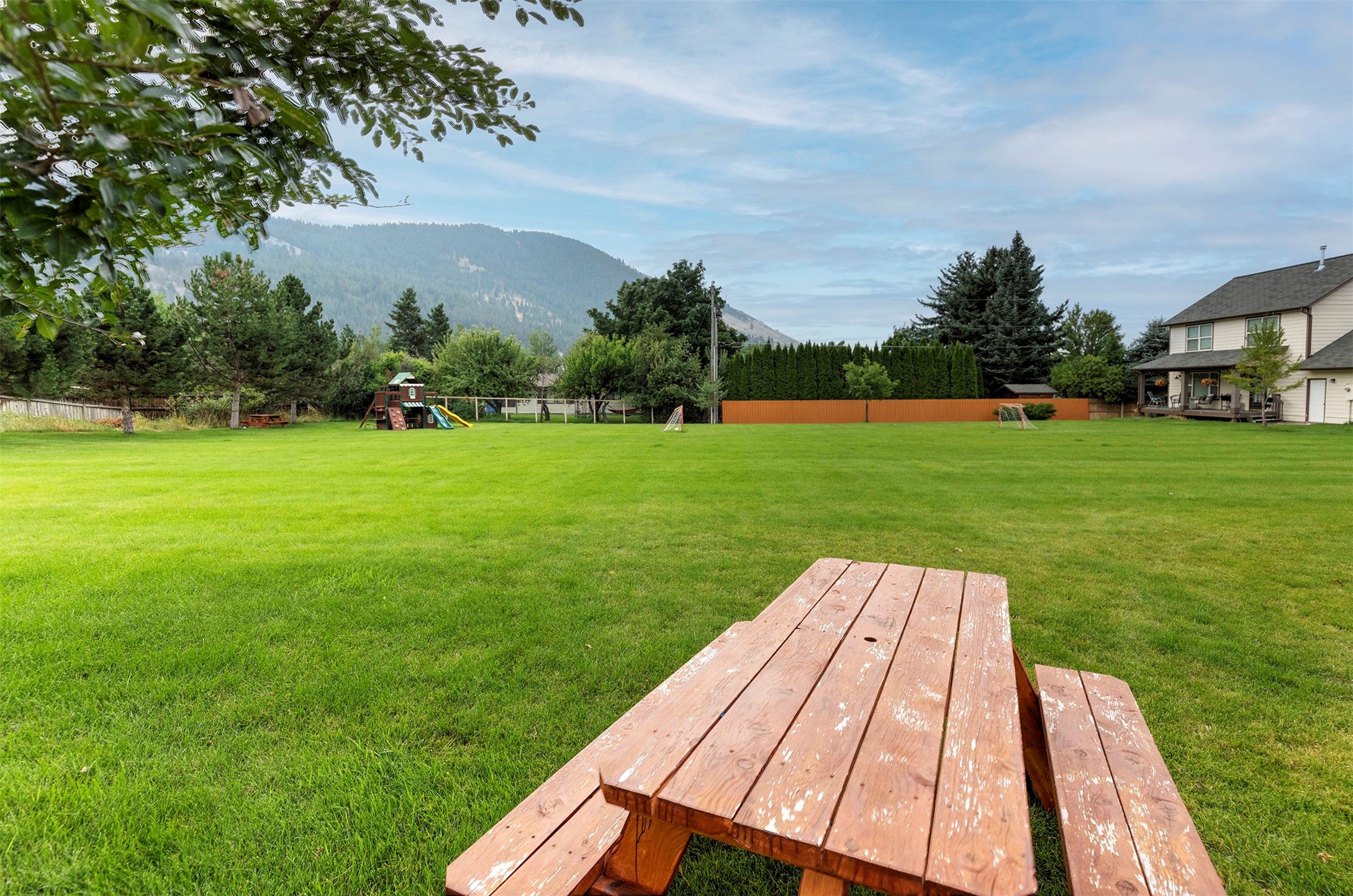 Missoula, Montana 59802, United States, 4 Bedrooms Bedrooms, ,2 BathroomsBathrooms,Residential,Pending,48313