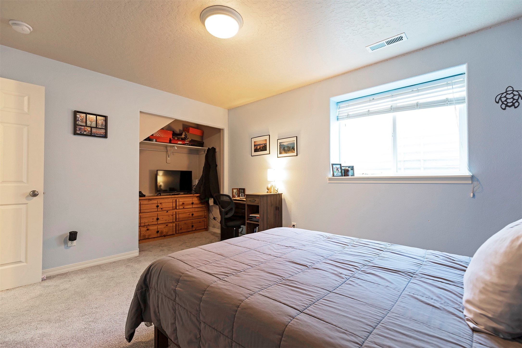 Missoula, Montana 59802, United States, 4 Bedrooms Bedrooms, ,2 BathroomsBathrooms,Residential,Pending,48313