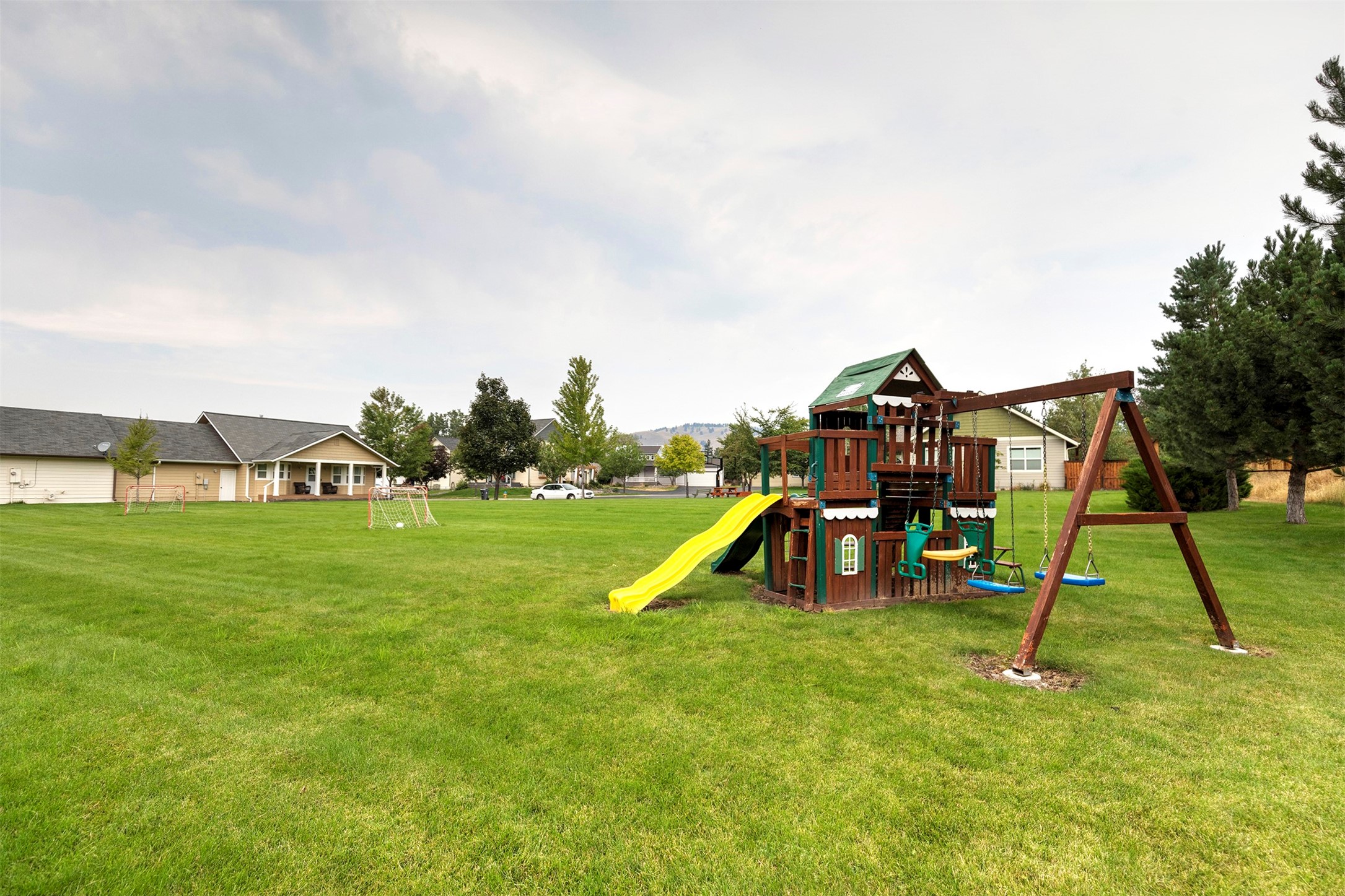 Missoula, Montana 59802, United States, 4 Bedrooms Bedrooms, ,2 BathroomsBathrooms,Residential,Pending,48313