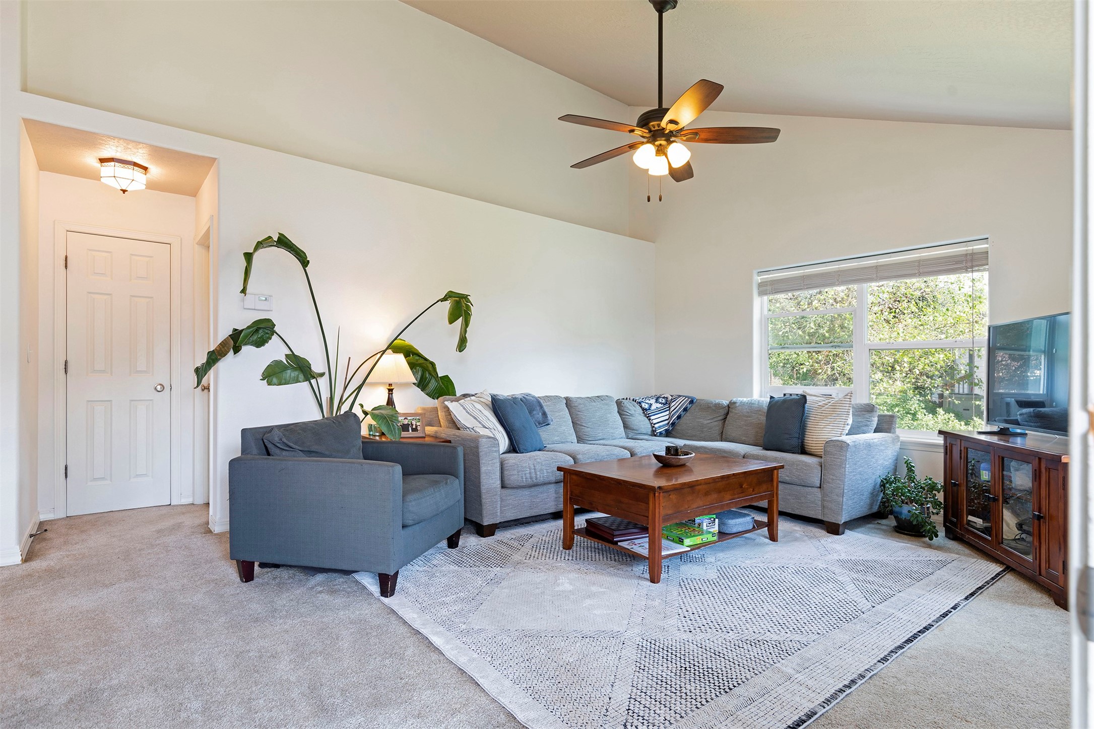 Missoula, Montana 59802, United States, 4 Bedrooms Bedrooms, ,2 BathroomsBathrooms,Residential,Pending,48313