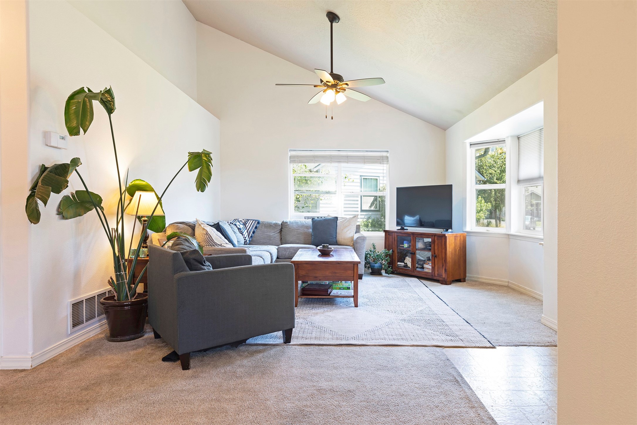 Missoula, Montana 59802, United States, 4 Bedrooms Bedrooms, ,2 BathroomsBathrooms,Residential,Pending,48313