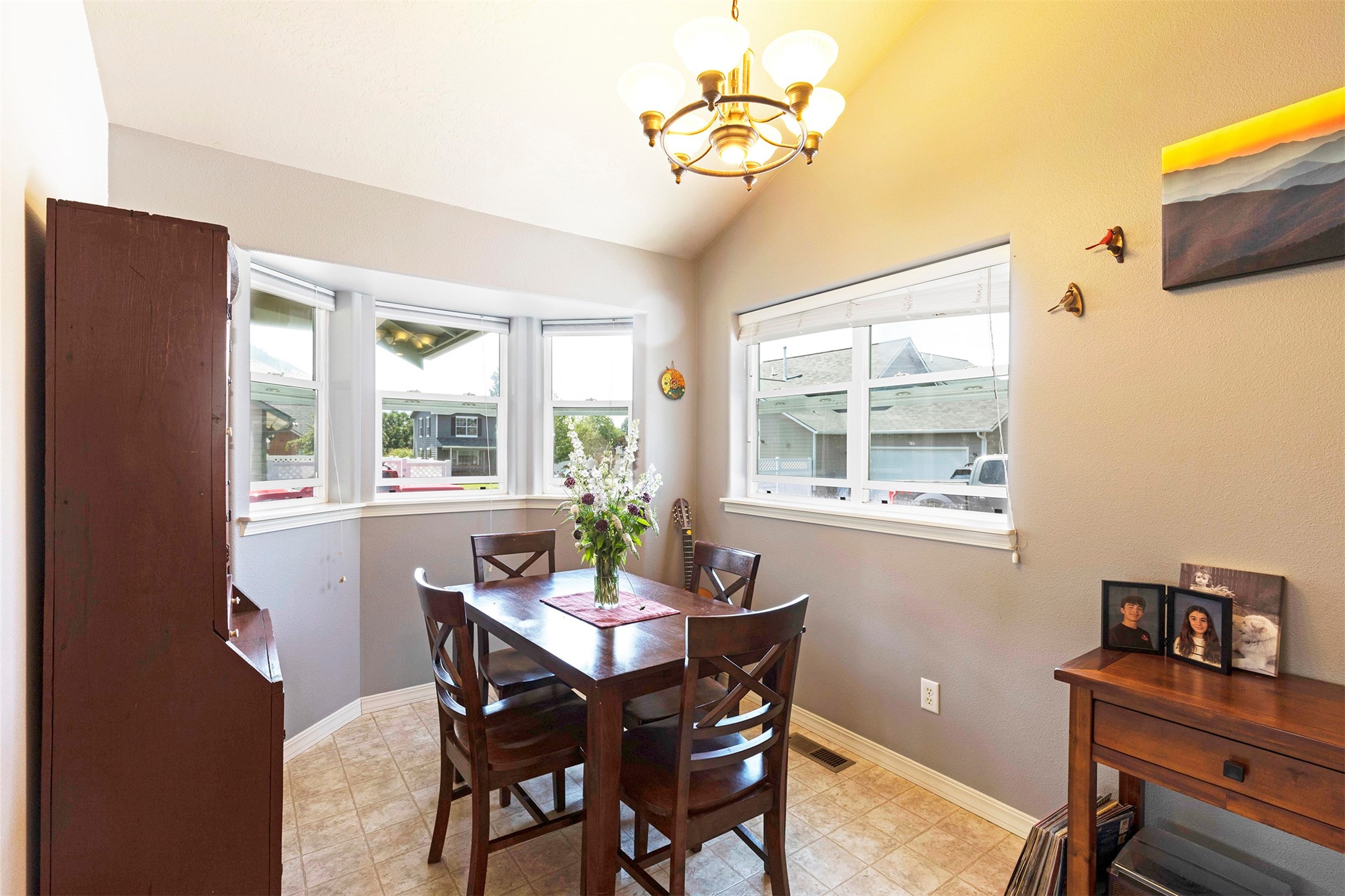 Missoula, Montana 59802, United States, 4 Bedrooms Bedrooms, ,2 BathroomsBathrooms,Residential,Pending,48313