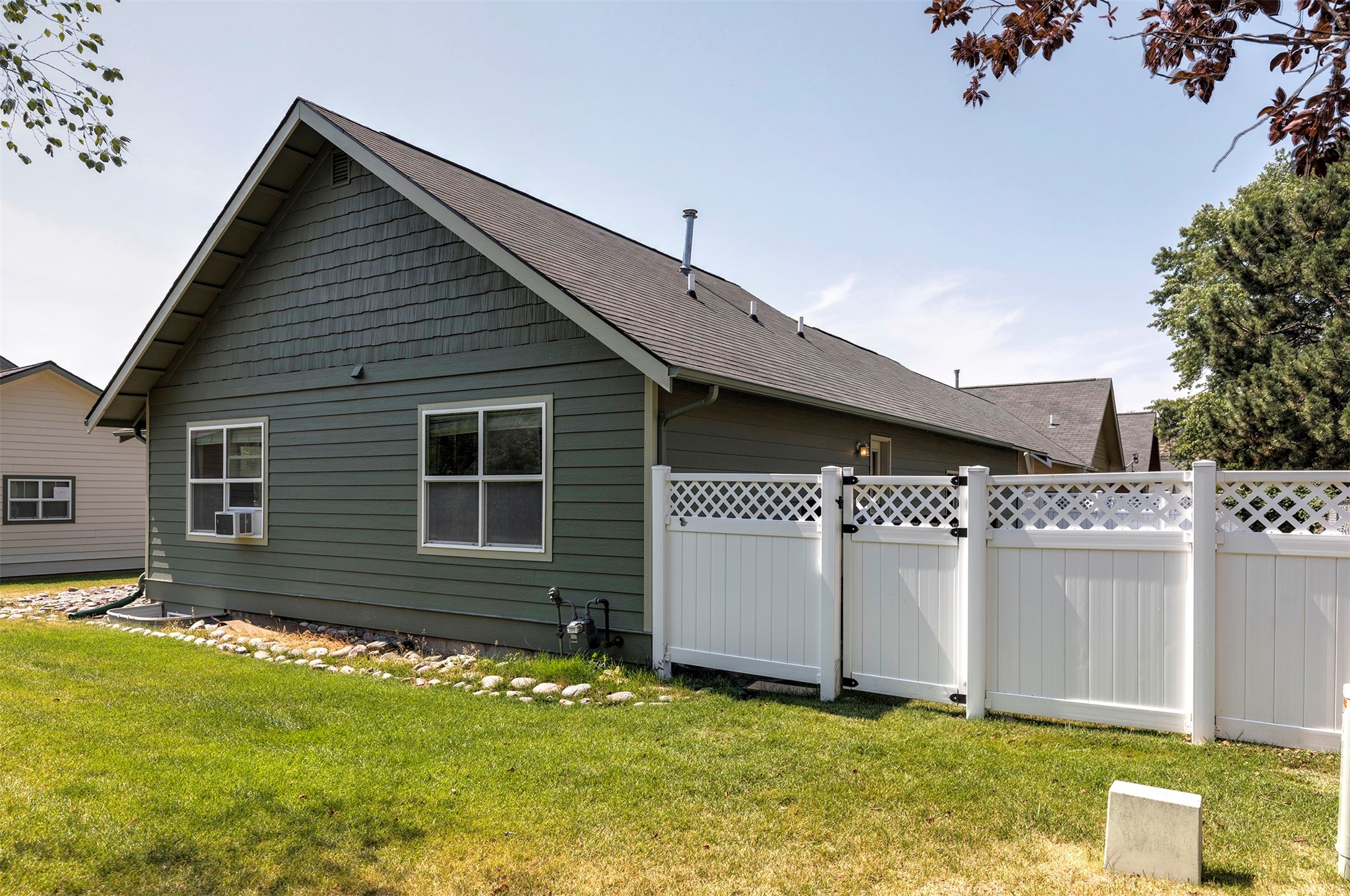 Missoula, Montana 59802, United States, 4 Bedrooms Bedrooms, ,2 BathroomsBathrooms,Residential,Pending,48313