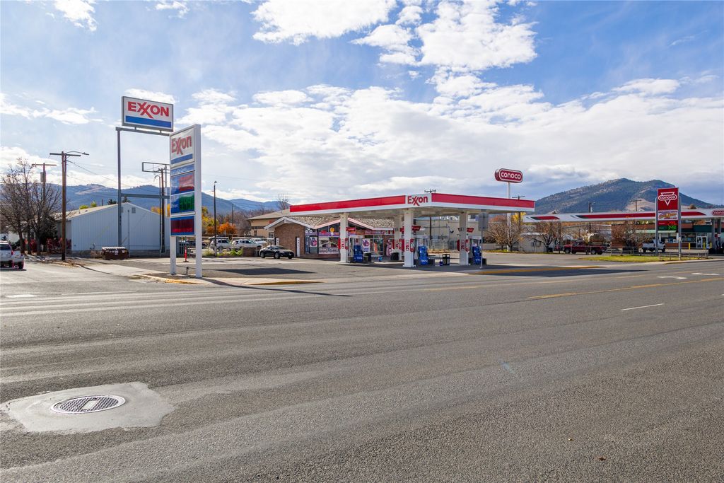 Photo of 1721 Cedar Street, Helena, MT 59601 (MLS # 30064000)