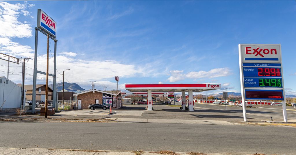 Photo of 1721 Cedar Street, Helena, MT 59601 (MLS # 30064000)