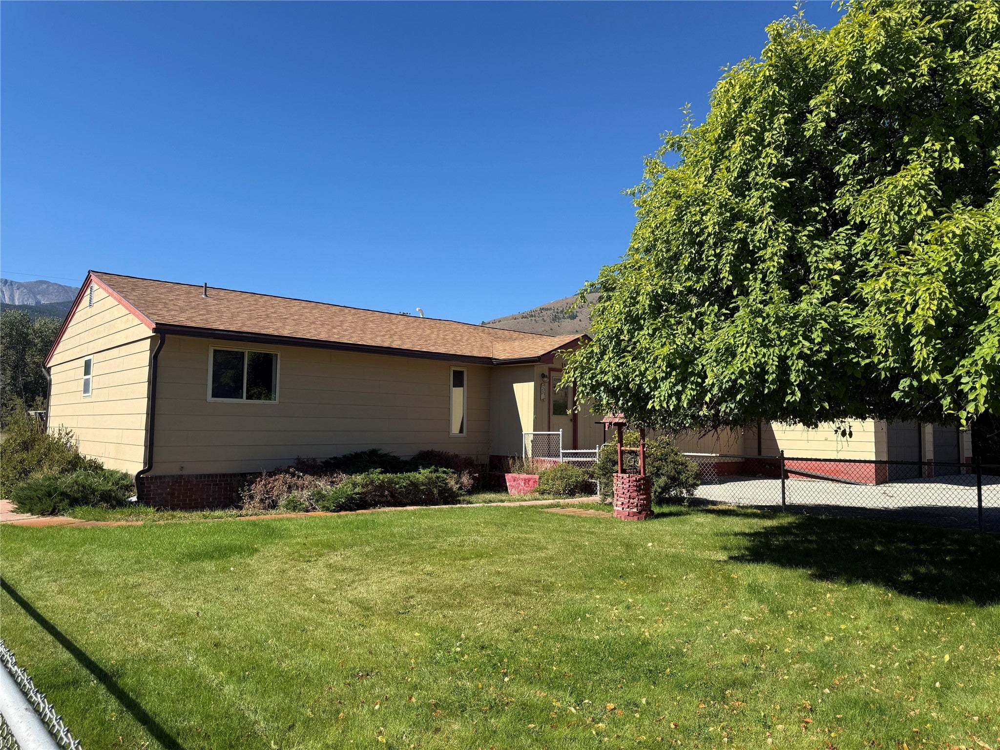 221 Mountain View Drive S