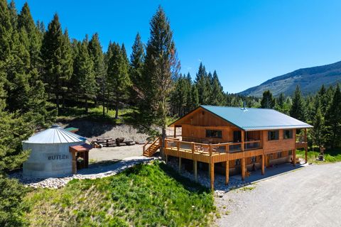 Photo of 4509 Dearborn Canyon Road, Augusta, MT 59410 (MLS # 30067908)