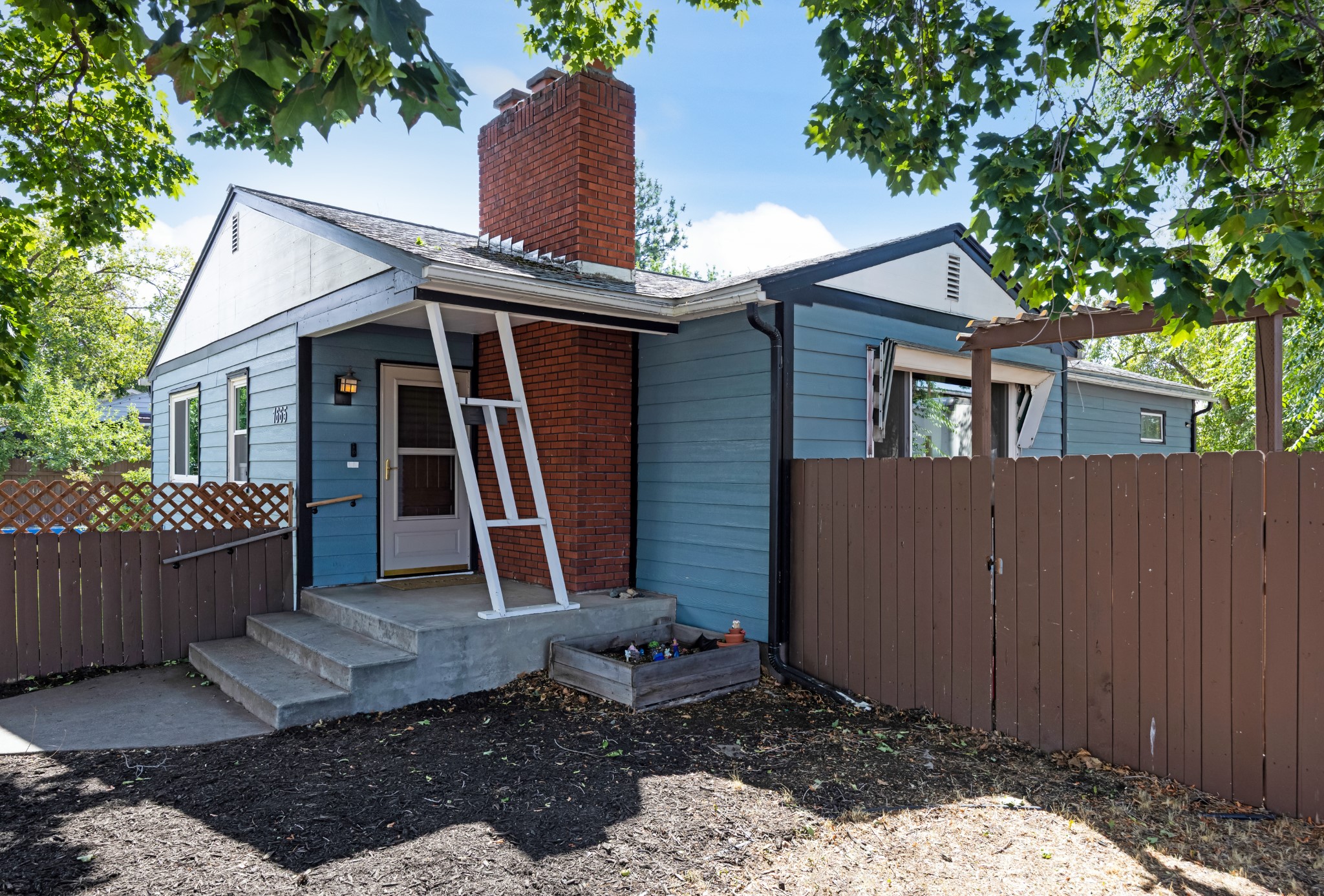 1665 W Sussex Avenue