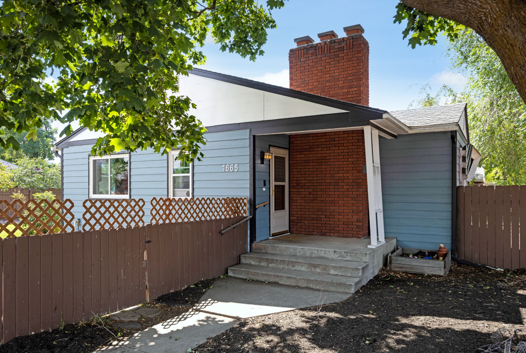 1665 W Sussex Avenue