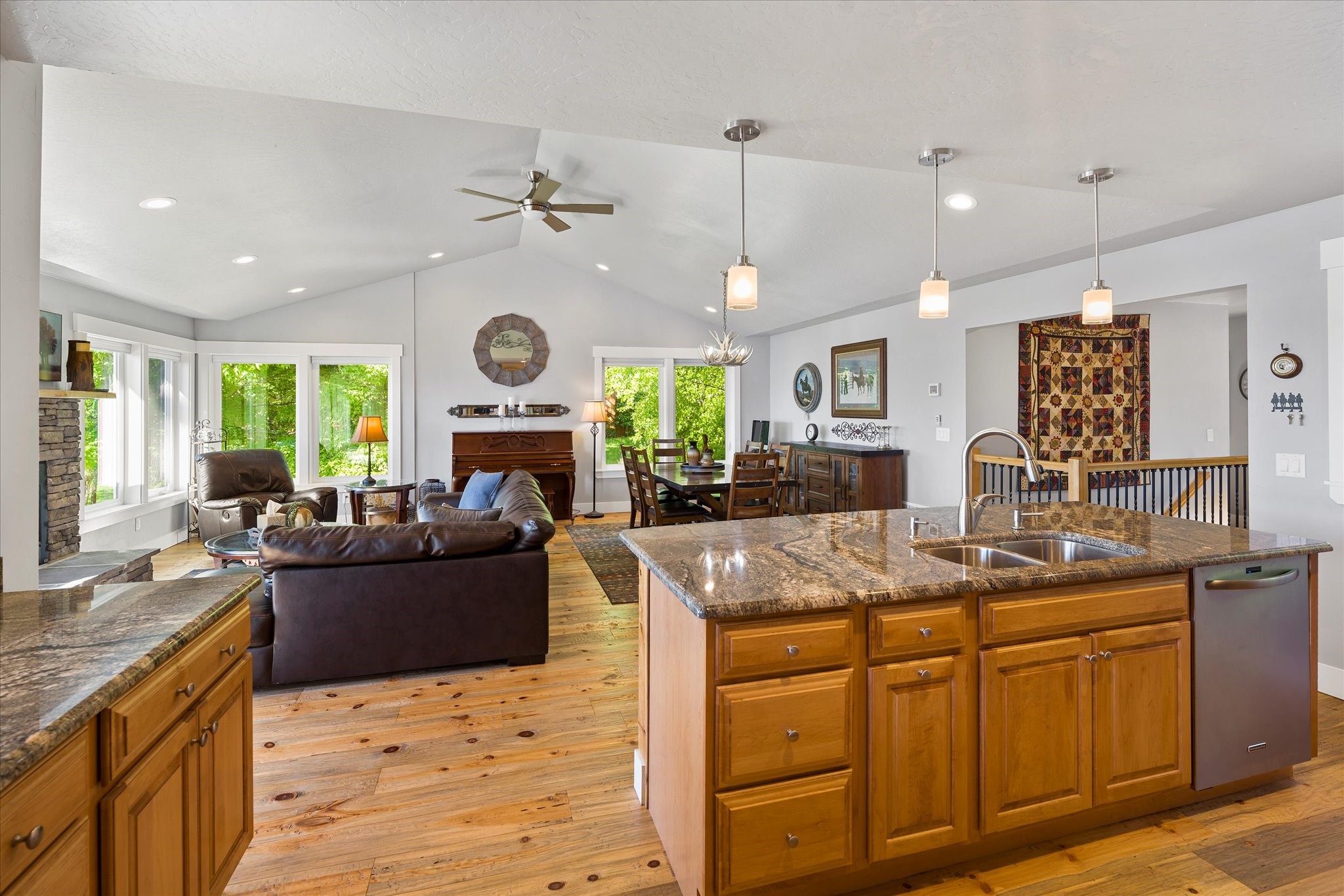 Polson, Montana 59860, United States, 4 Bedrooms Bedrooms, ,3 BathroomsBathrooms,Residential,Active,146481