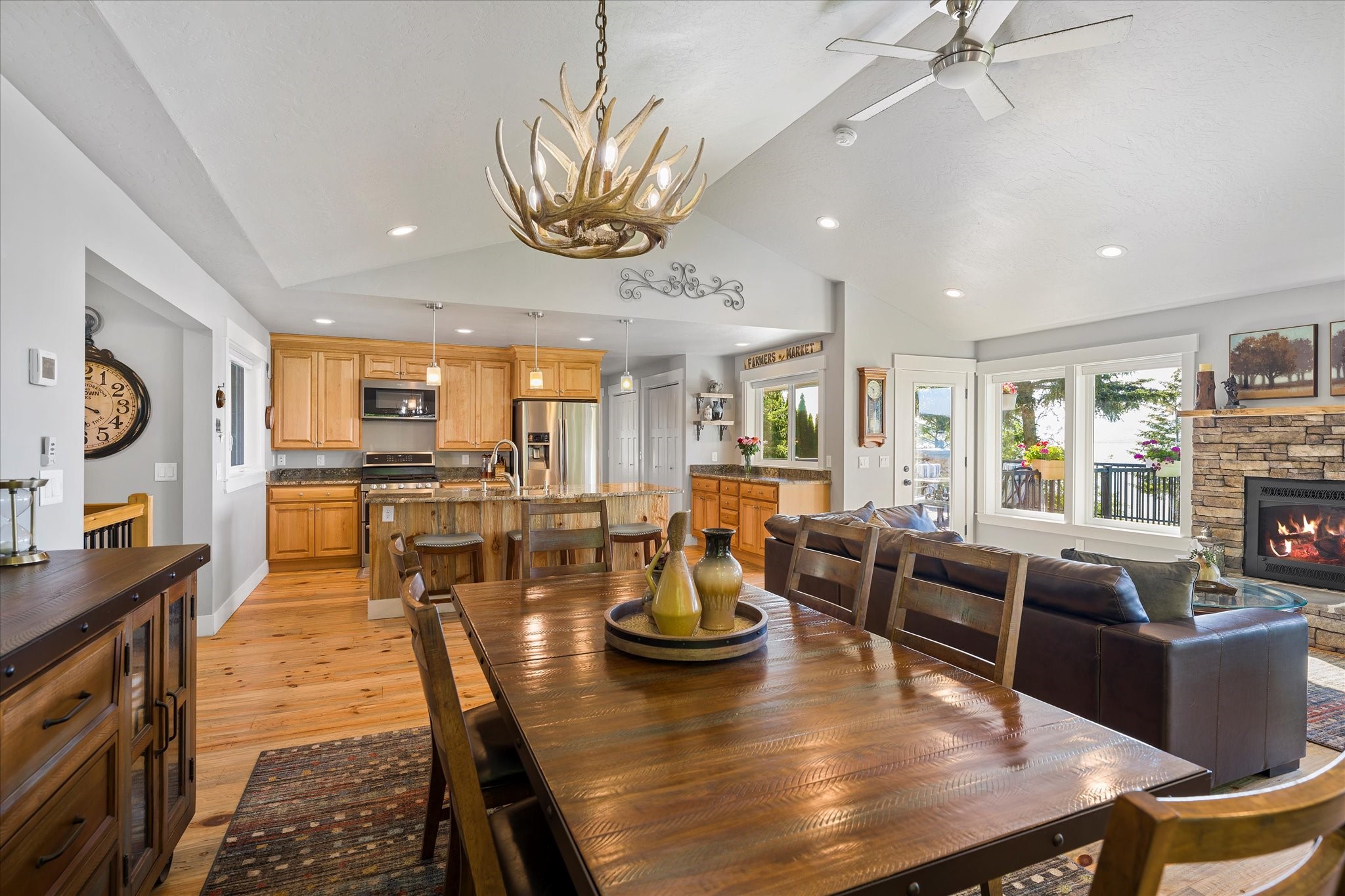 Polson, Montana 59860, United States, 4 Bedrooms Bedrooms, ,3 BathroomsBathrooms,Residential,Active,146481