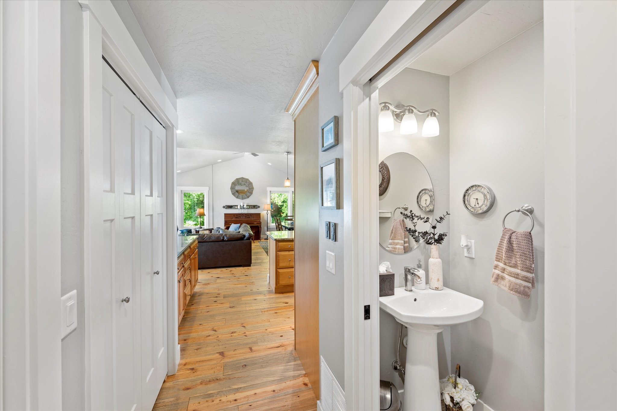 Polson, Montana 59860, United States, 4 Bedrooms Bedrooms, ,3 BathroomsBathrooms,Residential,Active,146481