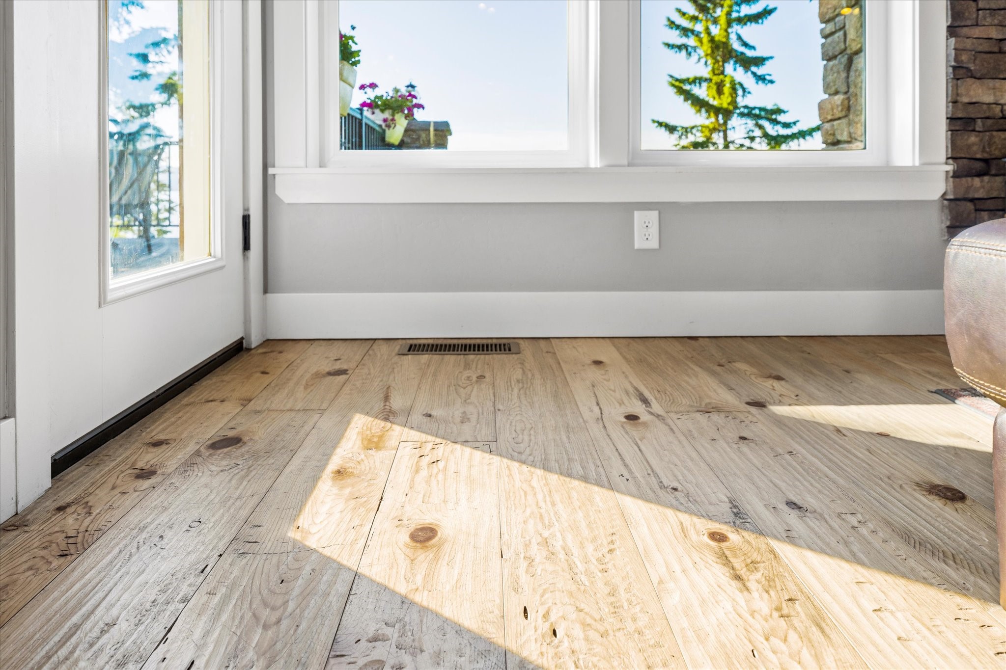 Polson, Montana 59860, United States, 4 Bedrooms Bedrooms, ,3 BathroomsBathrooms,Residential,Active,146481