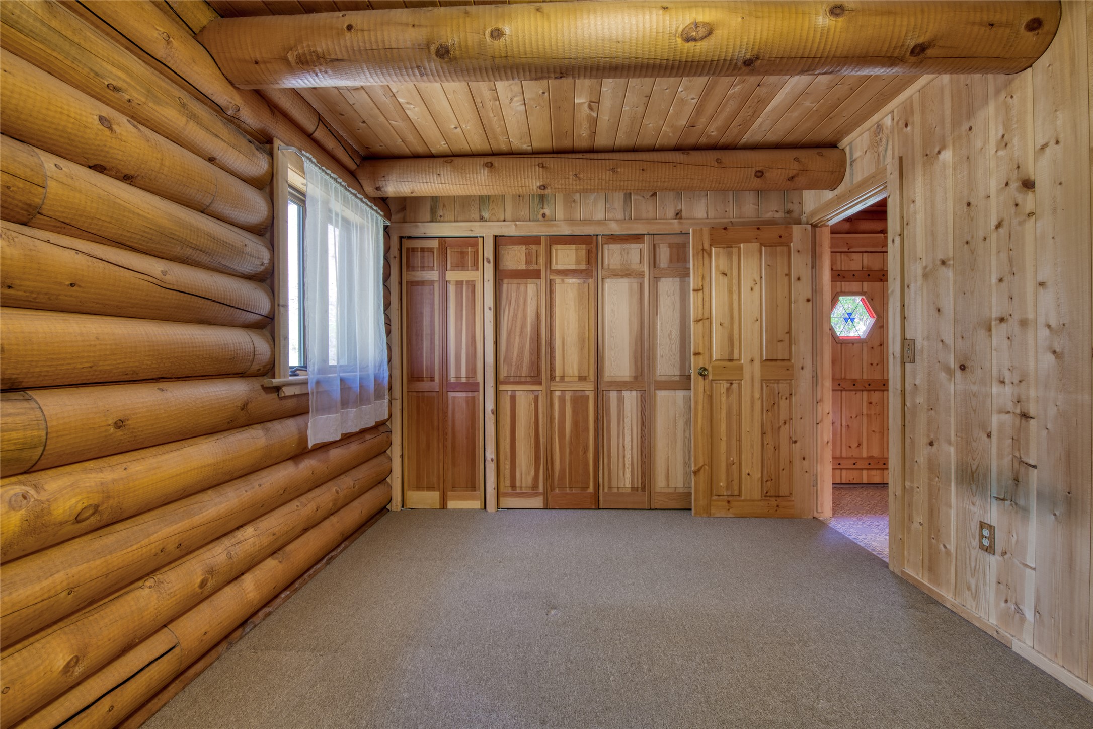 Sula, Montana 59871, United States, 2 Bedrooms Bedrooms, ,2 BathroomsBathrooms,Residential,Pending,142593