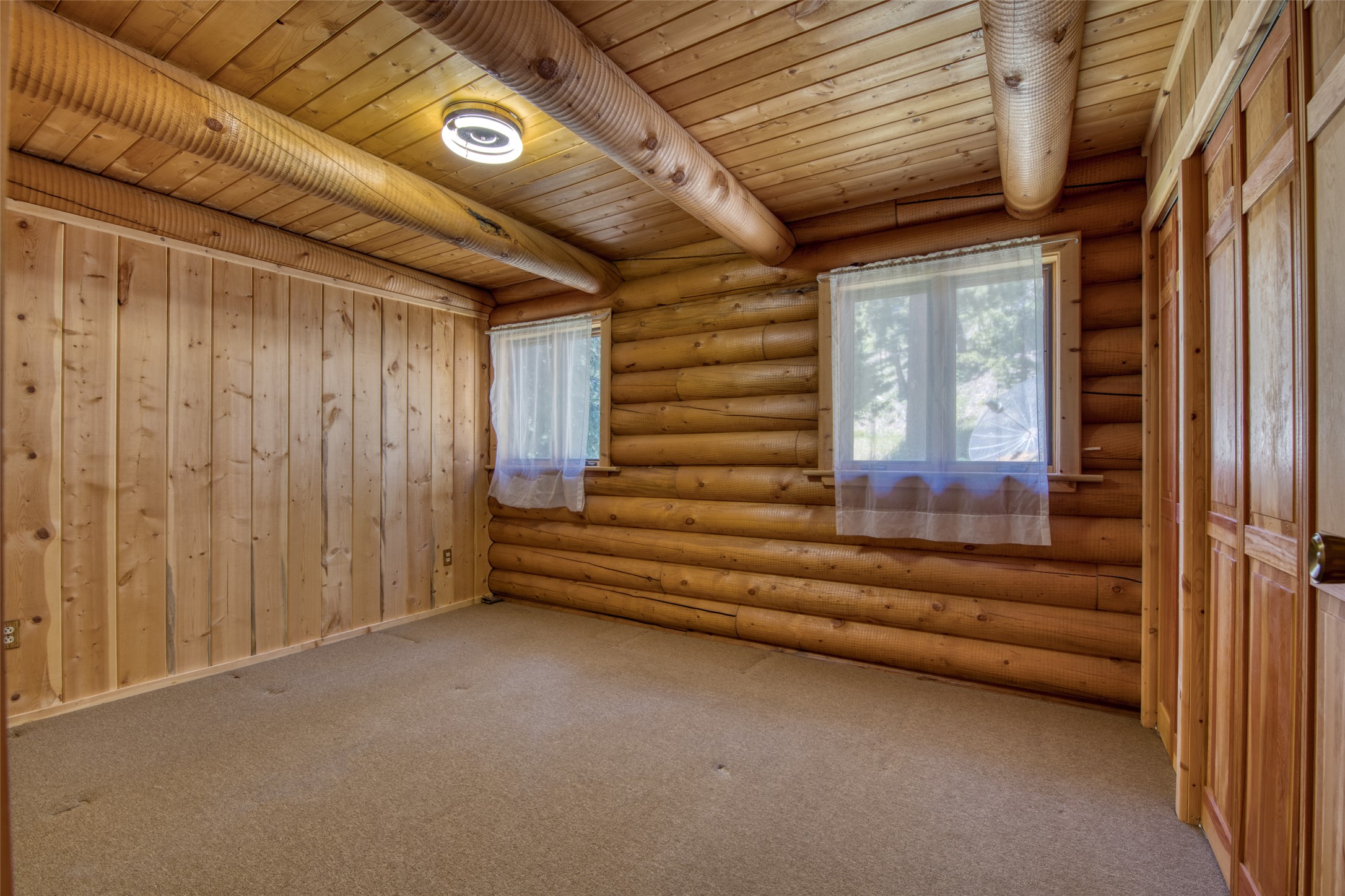 Sula, Montana 59871, United States, 2 Bedrooms Bedrooms, ,2 BathroomsBathrooms,Residential,Pending,142593