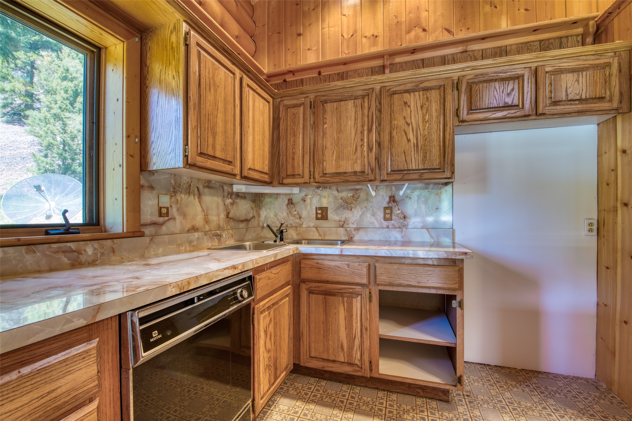 Sula, Montana 59871, United States, 2 Bedrooms Bedrooms, ,2 BathroomsBathrooms,Residential,Pending,142593