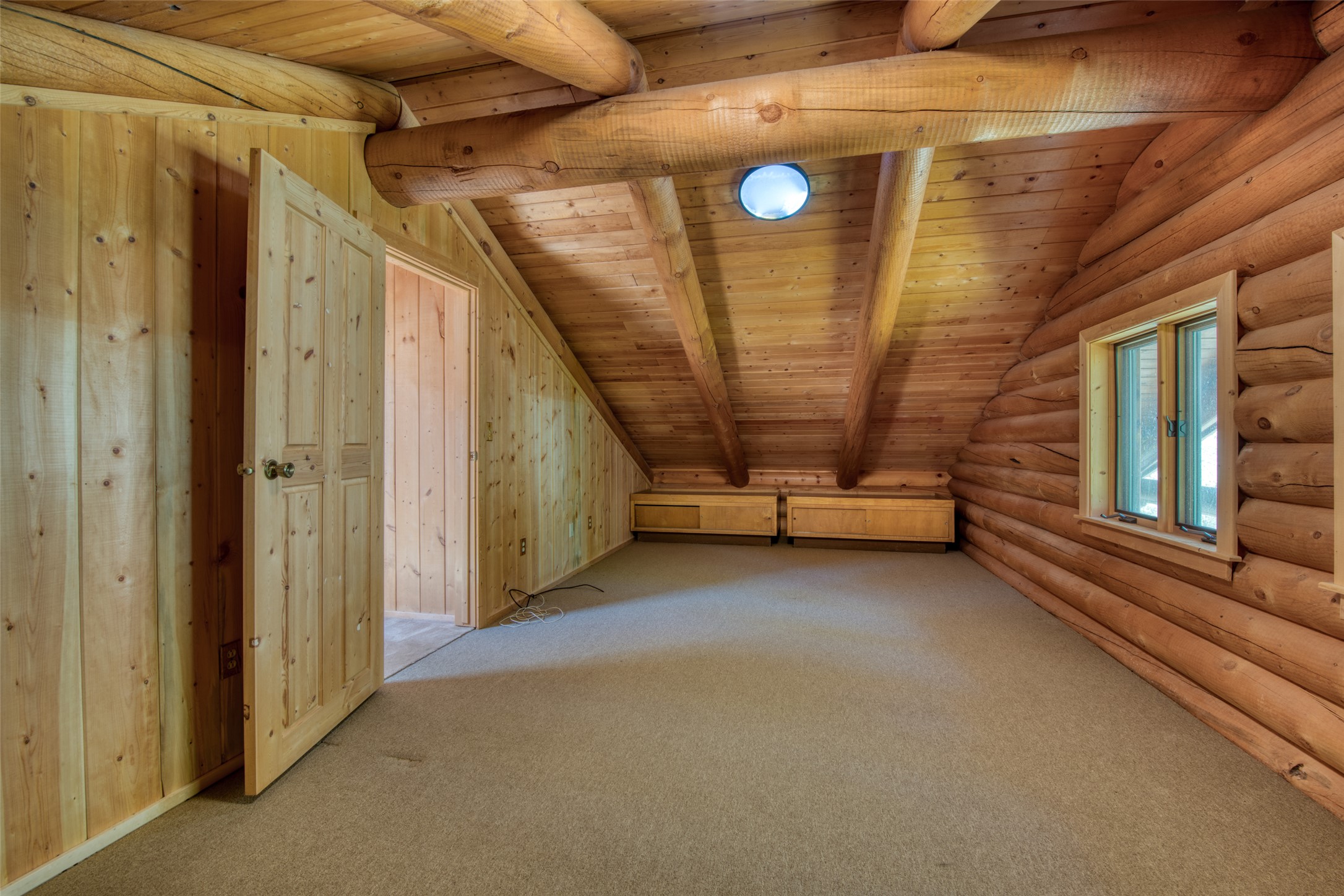 Sula, Montana 59871, United States, 2 Bedrooms Bedrooms, ,2 BathroomsBathrooms,Residential,Pending,142593