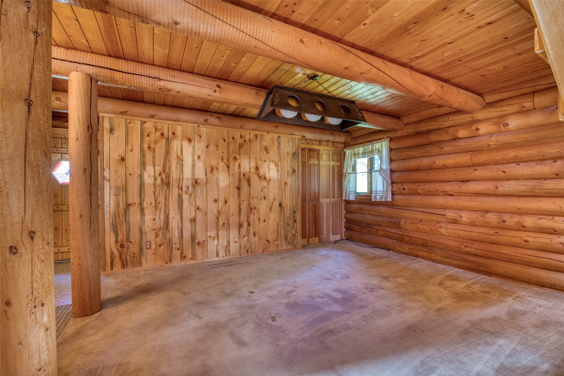 Sula, Montana 59871, United States, 2 Bedrooms Bedrooms, ,2 BathroomsBathrooms,Residential,Pending,142593