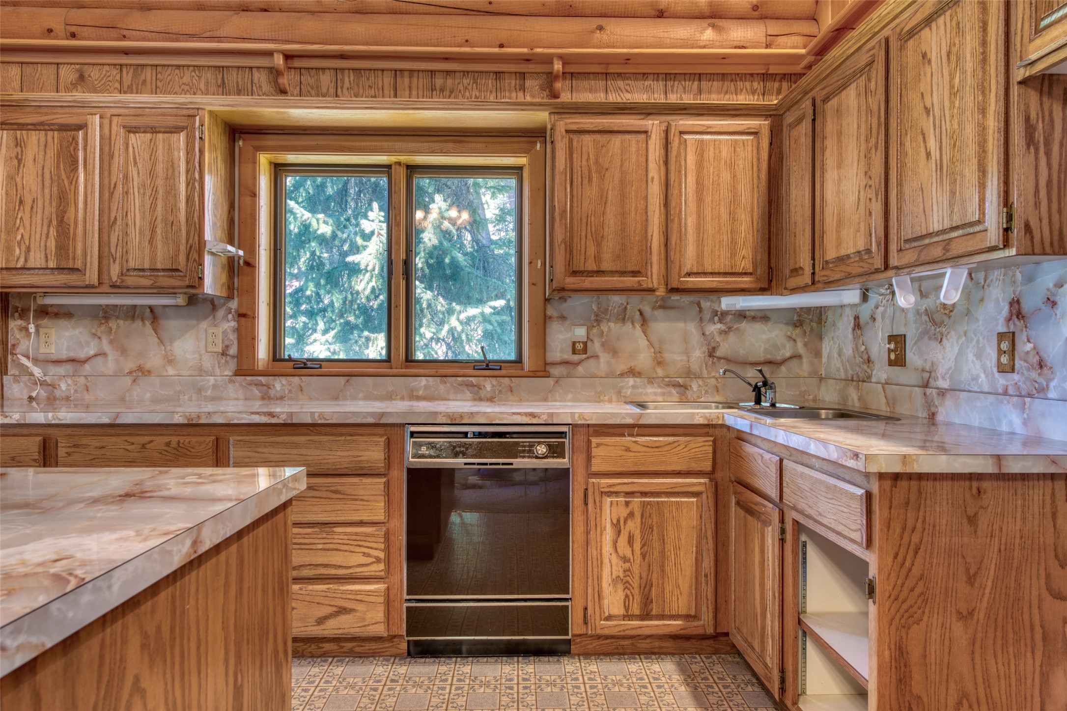 Sula, Montana 59871, United States, 2 Bedrooms Bedrooms, ,2 BathroomsBathrooms,Residential,Pending,142593