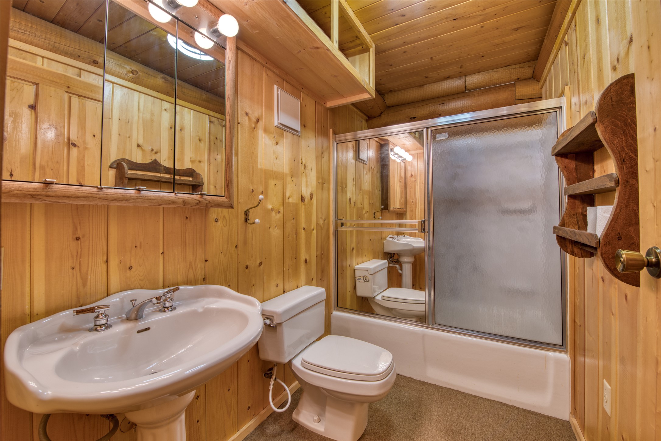 Sula, Montana 59871, United States, 2 Bedrooms Bedrooms, ,2 BathroomsBathrooms,Residential,Pending,142593