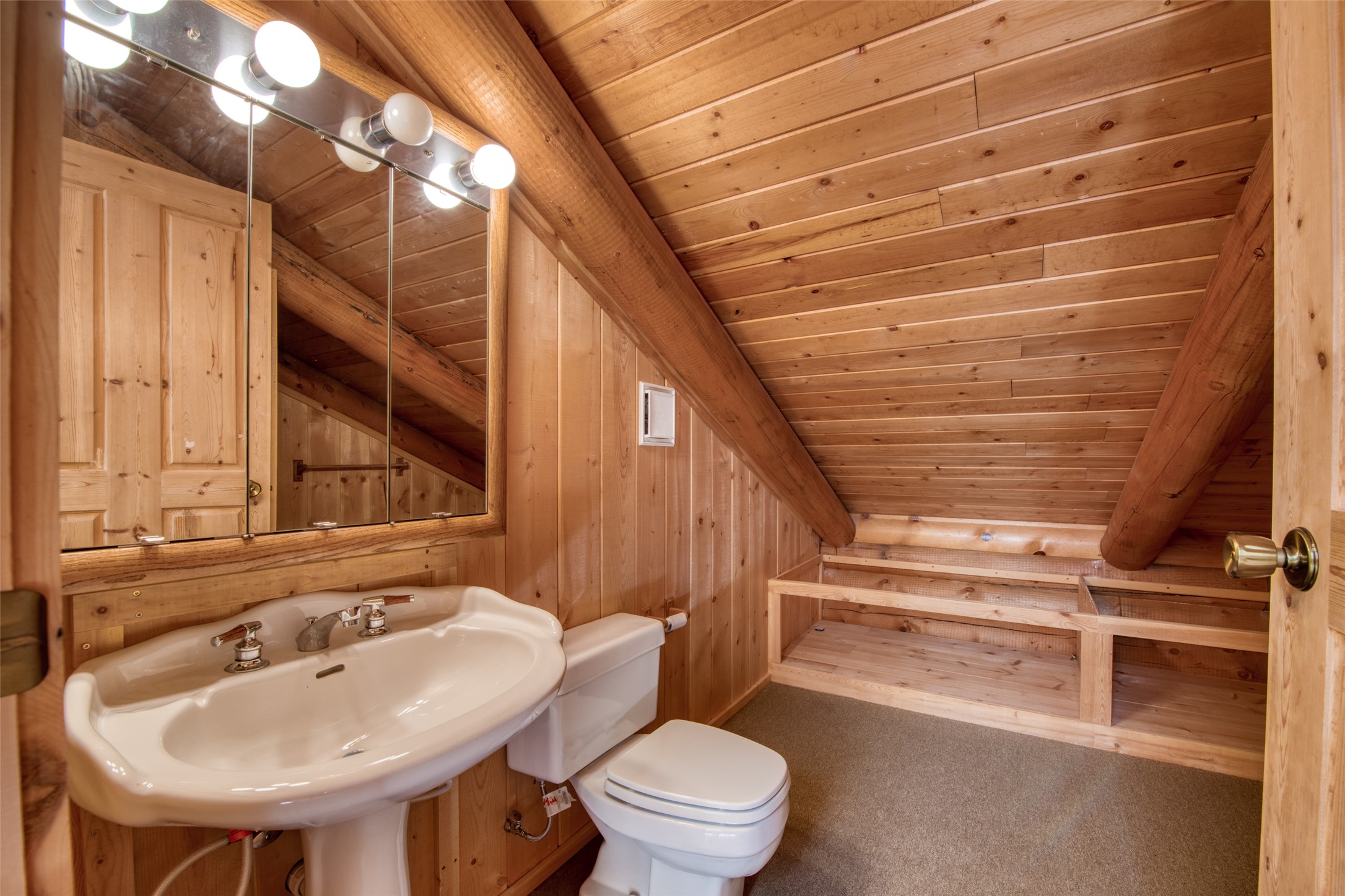 Sula, Montana 59871, United States, 2 Bedrooms Bedrooms, ,2 BathroomsBathrooms,Residential,Pending,142593