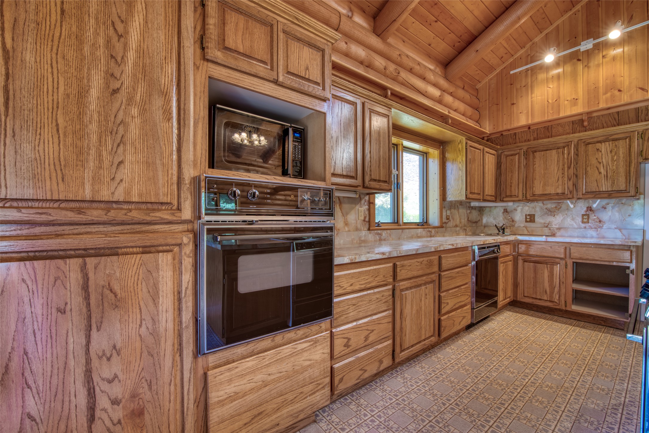 Sula, Montana 59871, United States, 2 Bedrooms Bedrooms, ,2 BathroomsBathrooms,Residential,Pending,142593