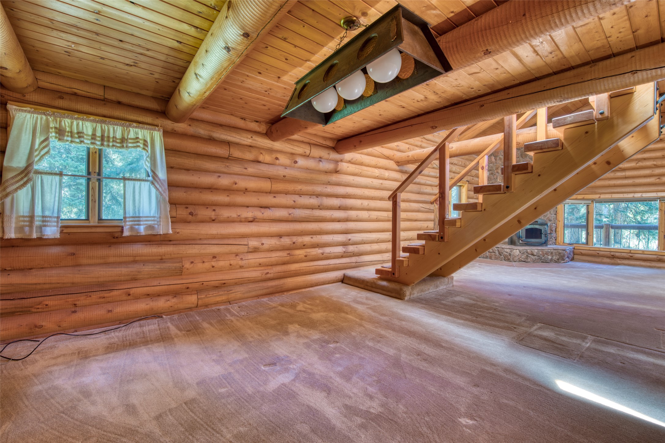 Sula, Montana 59871, United States, 2 Bedrooms Bedrooms, ,2 BathroomsBathrooms,Residential,Pending,142593