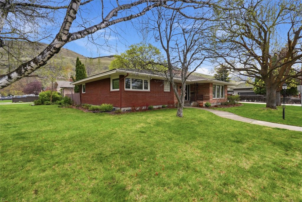 Photo of 1700 Arthur Avenue, Missoula, MT 59801 (MLS # 30068939)