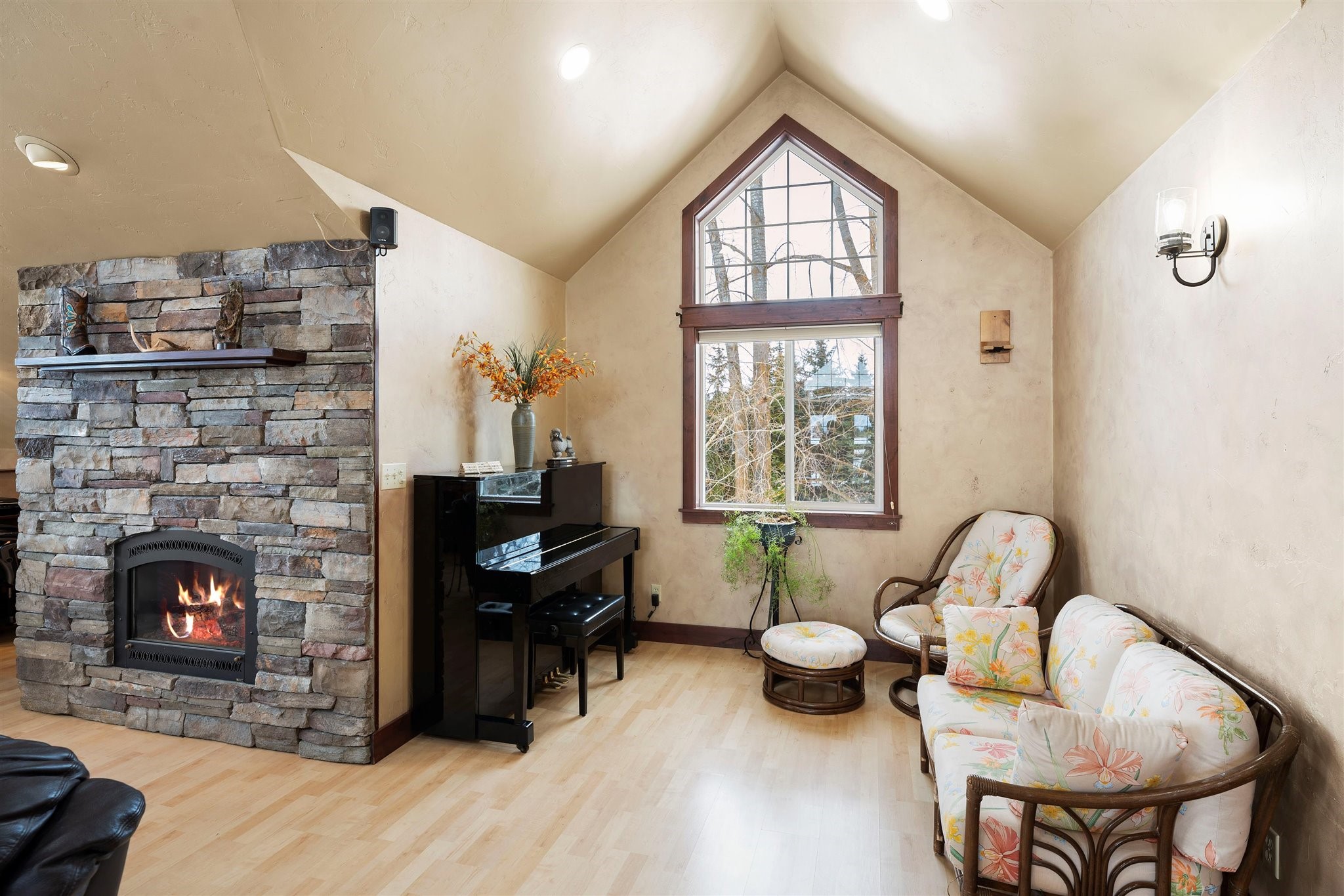 Kalispell, Montana 59901, United States, 2 Bedrooms Bedrooms, ,2 BathroomsBathrooms,Residential,Pending,60875