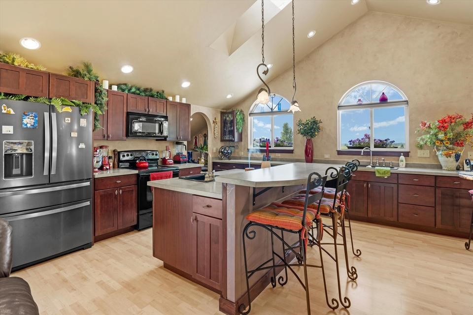 Kalispell, Montana 59901, United States, 2 Bedrooms Bedrooms, ,2 BathroomsBathrooms,Residential,Pending,60875