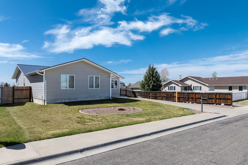Photo of 3212 3A Street NE, Great Falls, MT 59404 (MLS # 30068440)