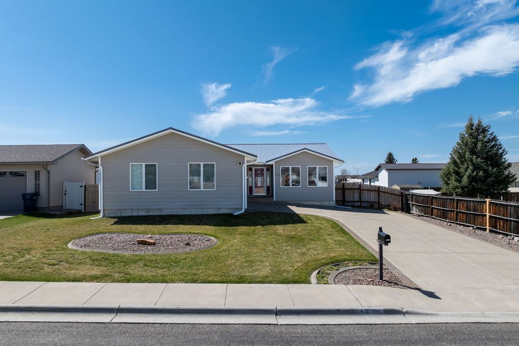 Photo of 3212 3A Street NE, Great Falls, MT 59404 (MLS # 30068440)
