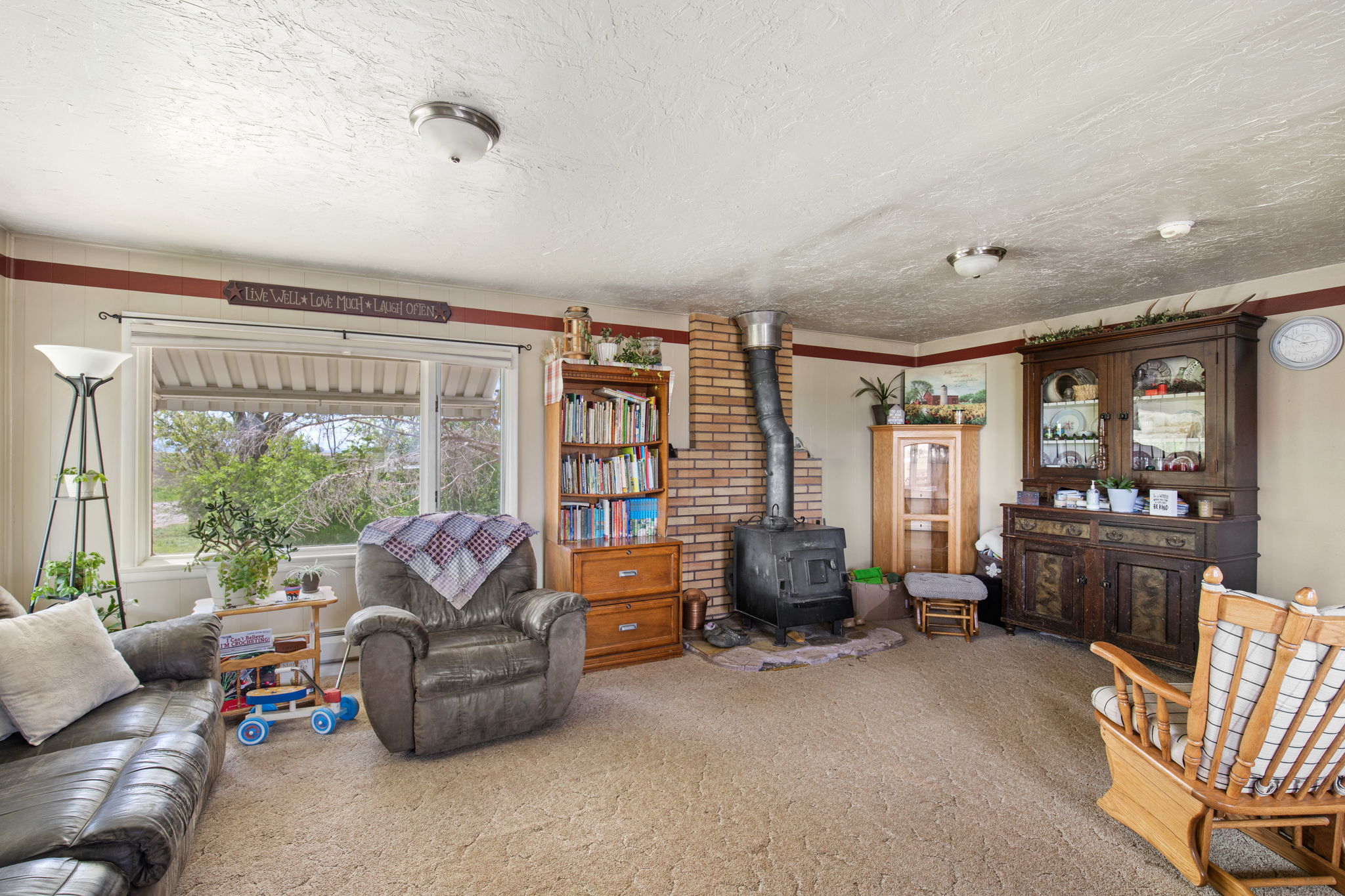 151 6th Lane NE