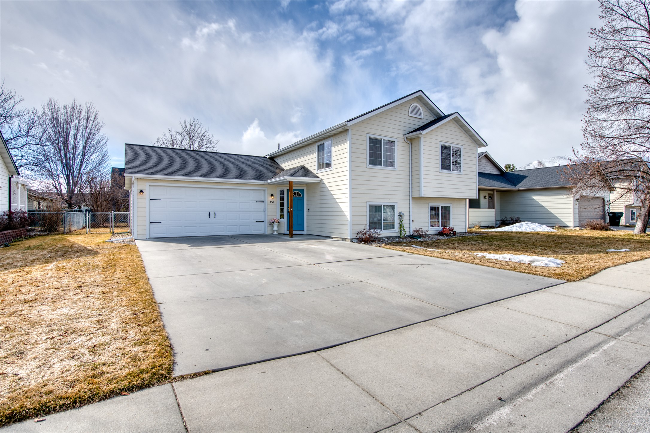 Hamilton, Montana 59840, United States, 4 Bedrooms Bedrooms, ,2 BathroomsBathrooms,Residential,Pending,89341