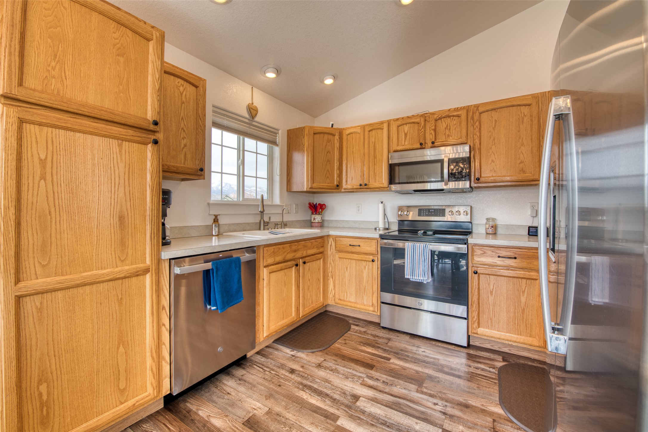 Hamilton, Montana 59840, United States, 4 Bedrooms Bedrooms, ,2 BathroomsBathrooms,Residential,Pending,89341